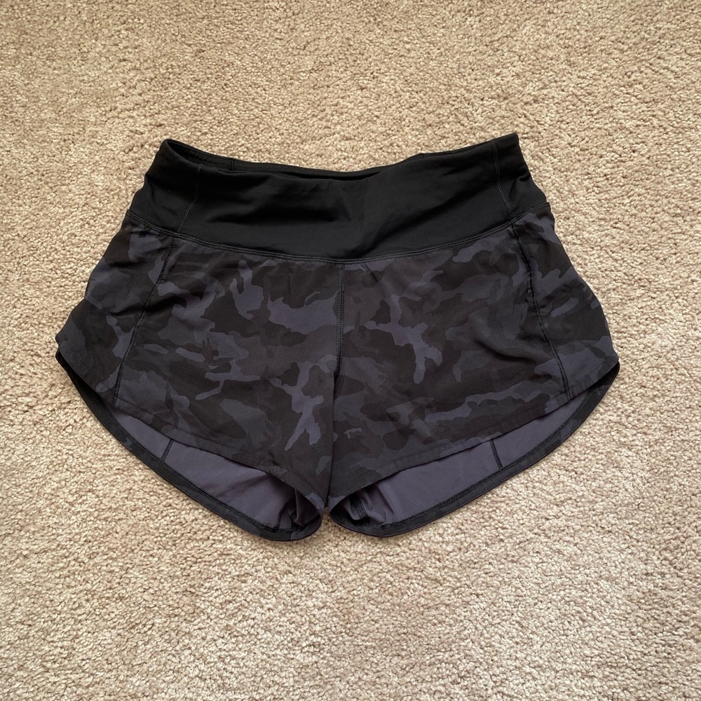 Lululemon speed up shorts size 4 4” camo